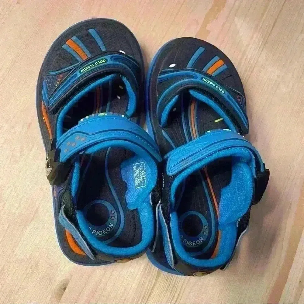 Gold PIgeon Girls Boys SNAP LOCK Sandal Blue Water Sand Us 11.5 Eu 29 Shoes.